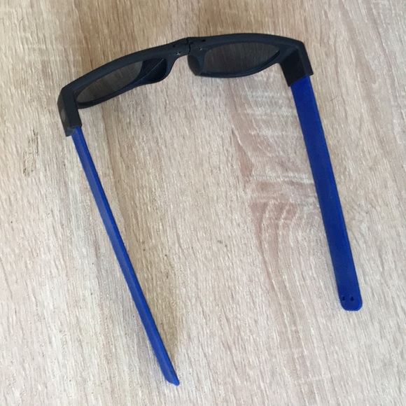 Sunglasses - Picture 2 of 4